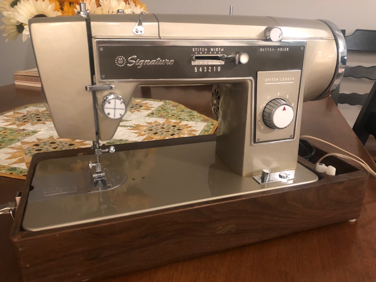 Montgomery Ward UHT J285C Sewing Machine - Victorian Sweatshop Forum